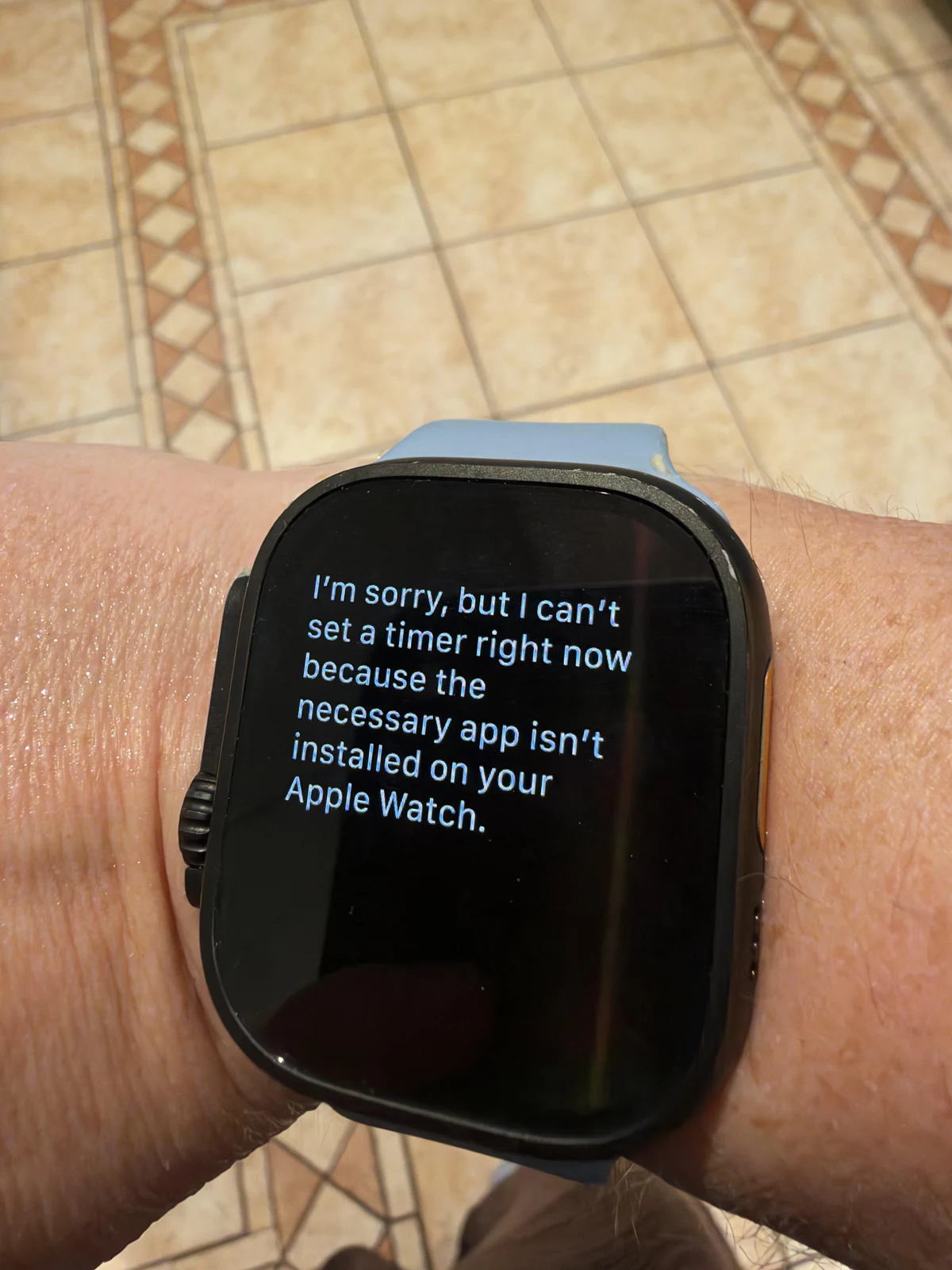 An Apple Watch displays Siri’s message that a timer cannot be set because the necessary app is not installed.